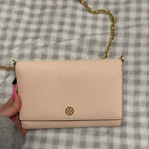Tory burch cross body, pink, basically brand new only used a couple times